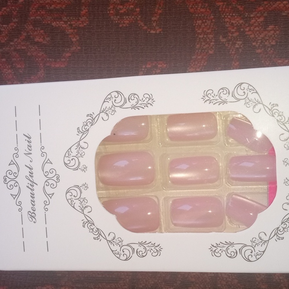 Classy shimmer effect nails